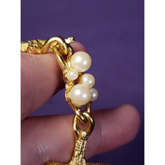 Yellow Gold Plated Starfish and Faux Pearl Cluster Bracelet, Toggle Clasp, 8" - Picture 9 of 16